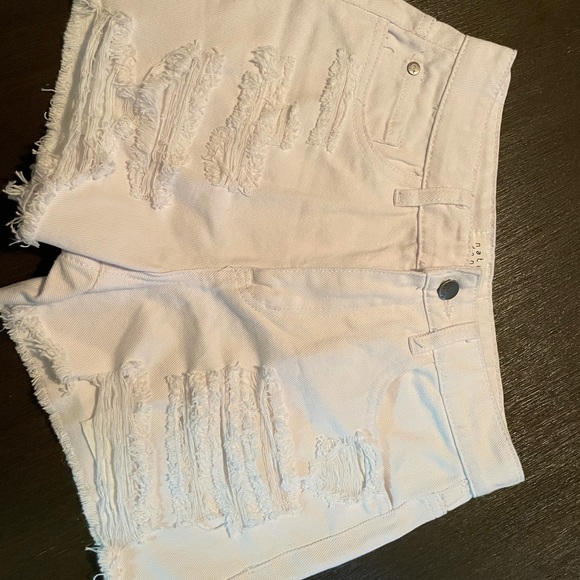 Brand new distressed white shorts - Picture 4 of 4